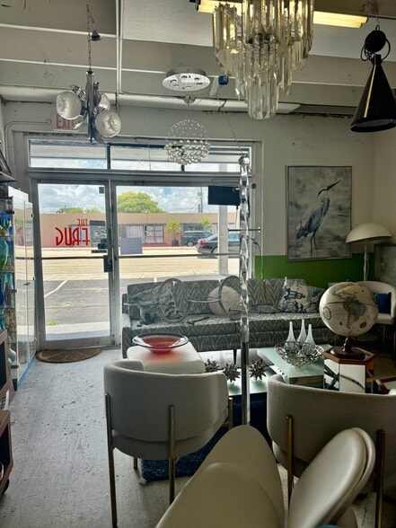 4314-4316 N Dixie Hwy, Oakland Park, FL for lease - Interior Photo - Image 3 of 3