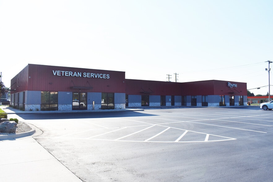 1747 Center Ave, Janesville, WI for lease - Building Photo - Image 1 of 5