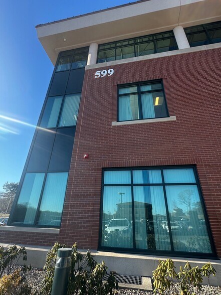 599 Farmington Ave, Farmington, CT à louer - Photo du bâtiment - Image 3 de 9