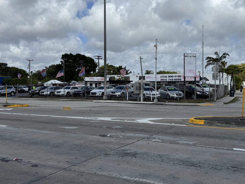 201 W State Road 84, Fort Lauderdale, FL à vendre - Photo du bâtiment - Image 2 de 5
