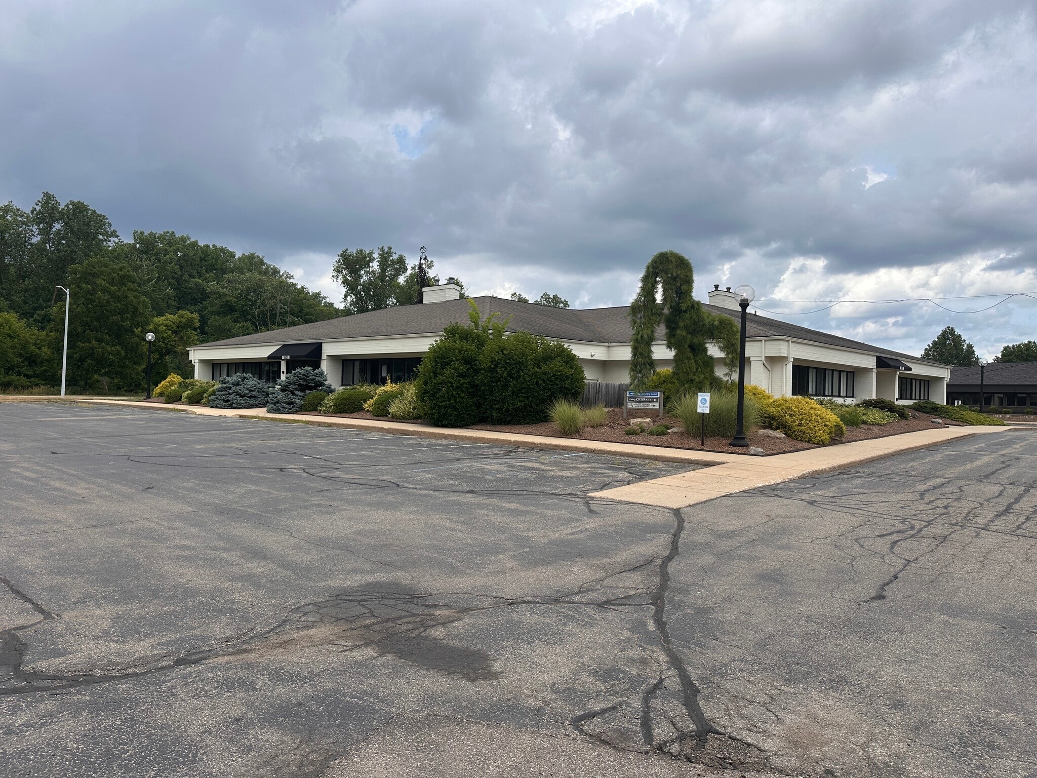 1621 44th St SW, Grand Rapids, MI for sale Building Photo- Image 1 of 38