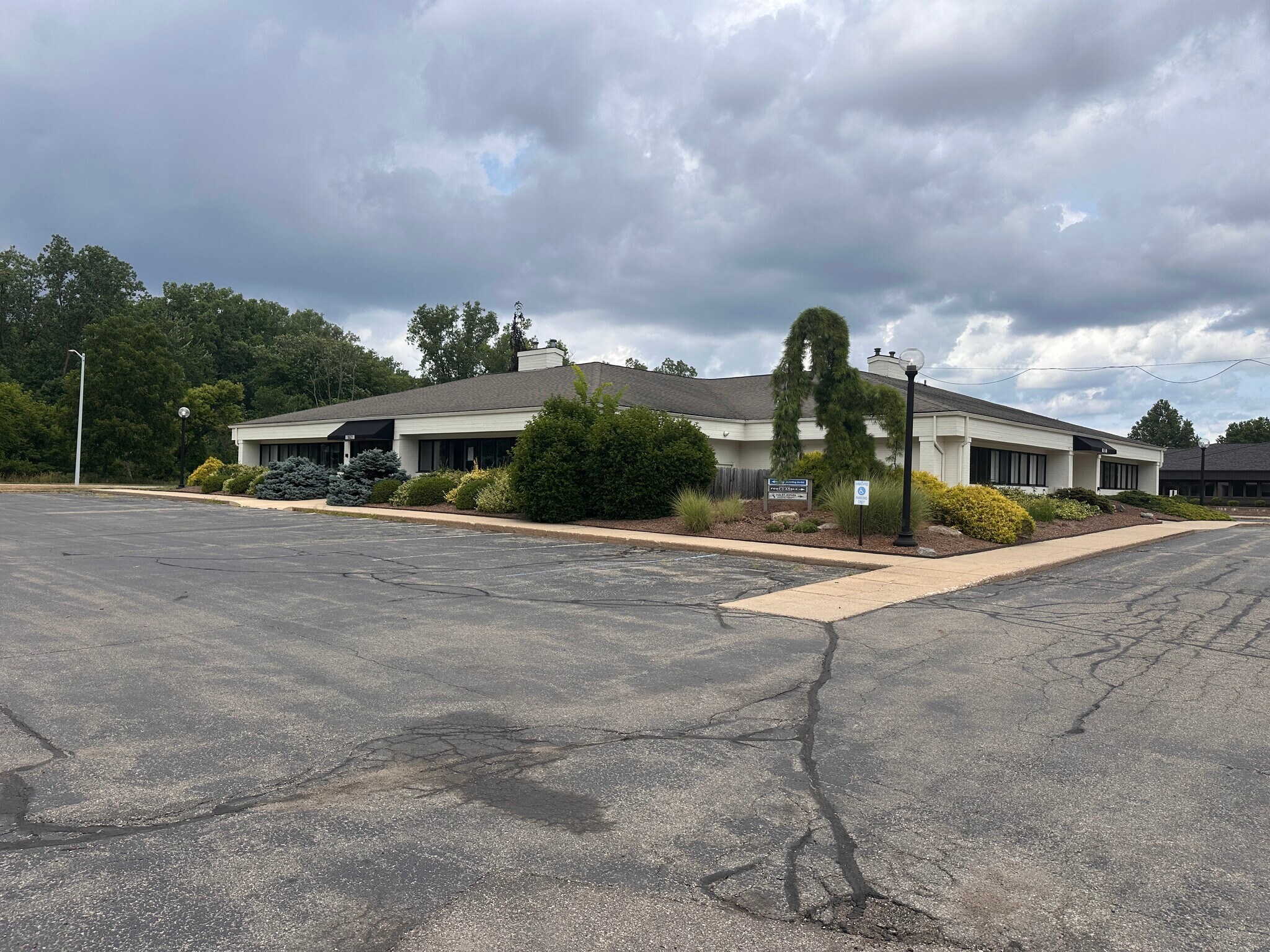 1621 44th St SW, Grand Rapids, MI à vendre Photo du bâtiment- Image 1 de 38