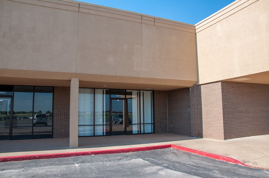 2221-2555 Ponderosa Dr, Chickasha, OK for lease - Building Photo - Image 1 of 12