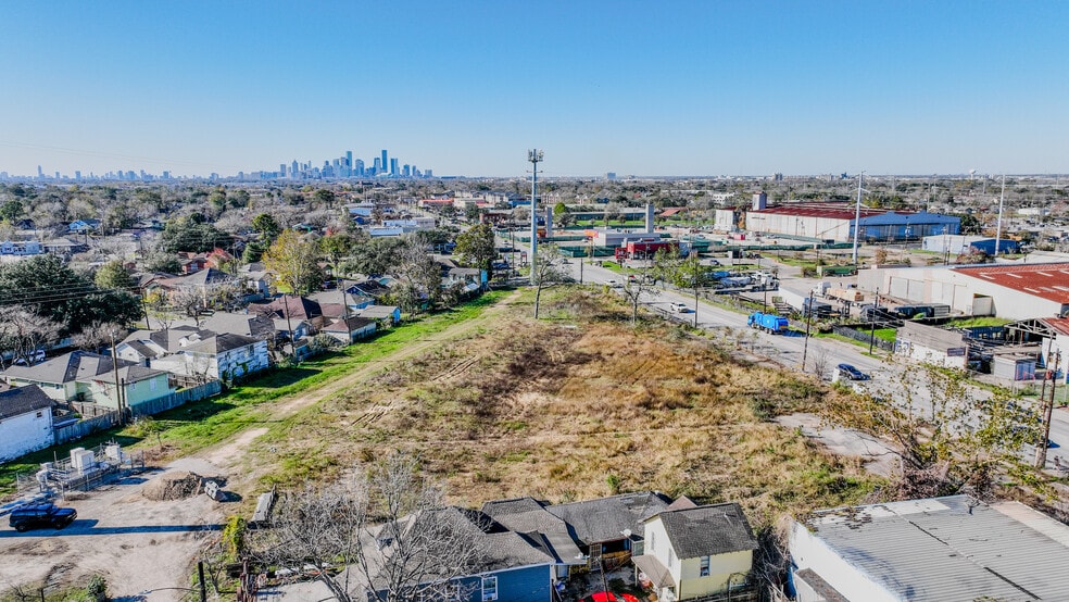 7634 Harrisburg Blvd, Houston, TX for sale - Aerial - Image 1 of 8