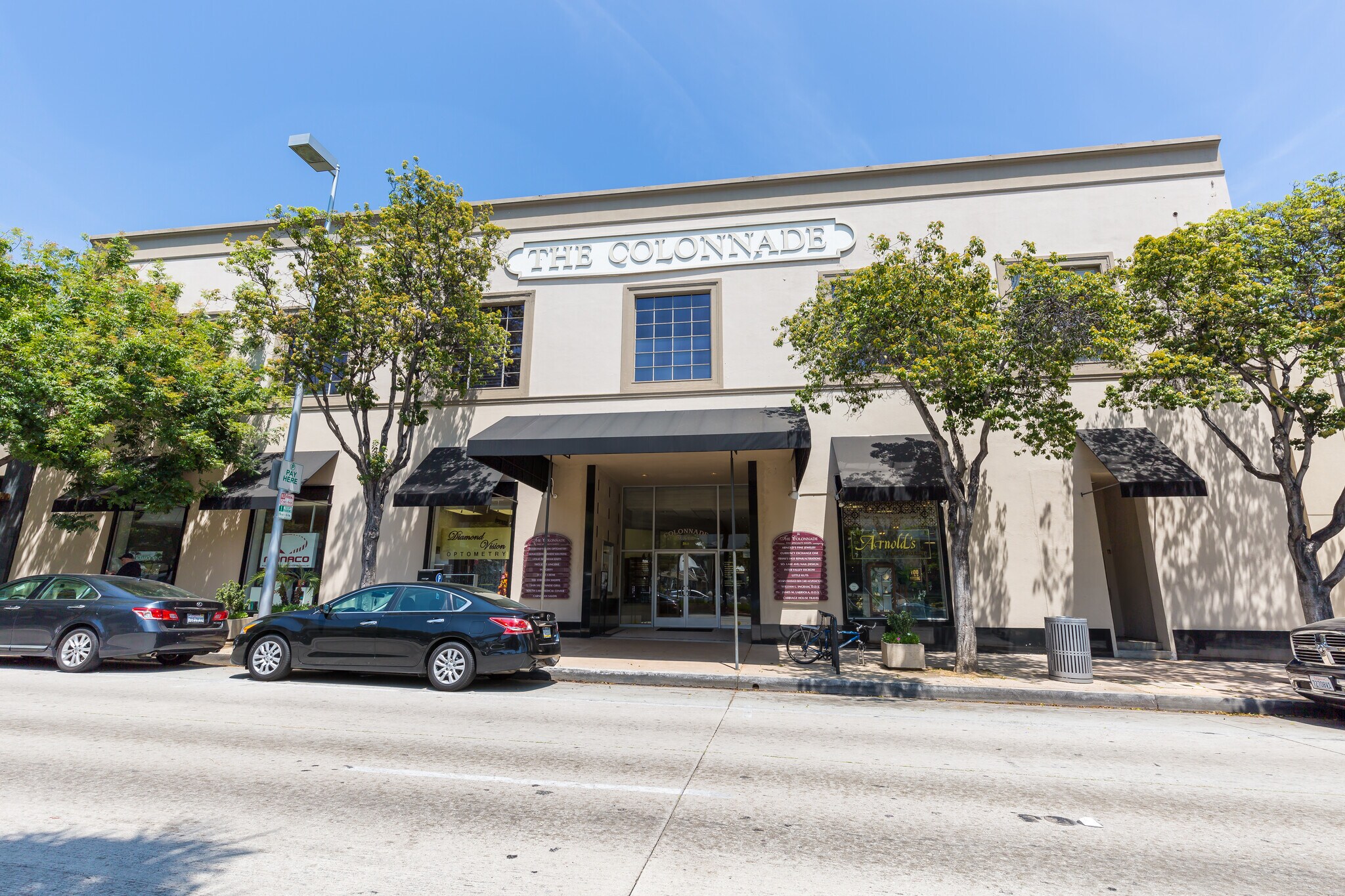350 S Lake Ave, Pasadena, CA à louer Photo du bâtiment- Image 1 de 21
