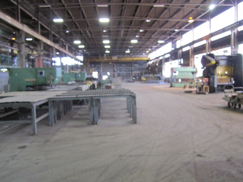 3710 Hendricks Rd, Youngstown, OH à louer - Photo du bâtiment - Image 3 de 9