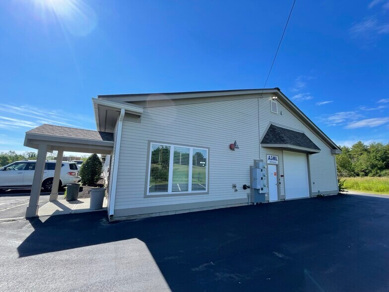 590 County Rd, Westbrook, ME à louer - Photo du bâtiment - Image 2 de 11