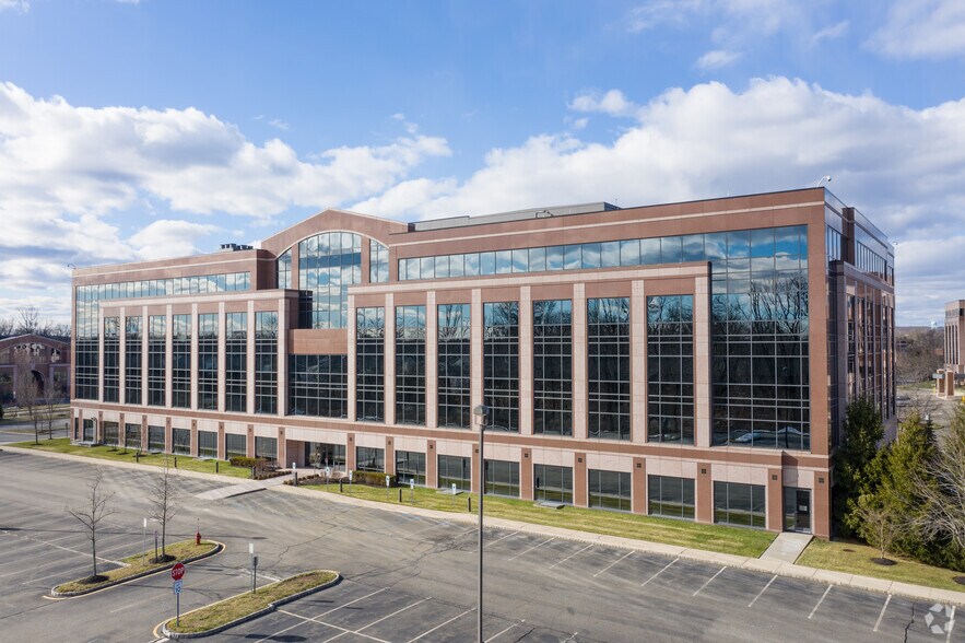 100 Kimball Dr, Parsippany, NJ à louer - Photo du bâtiment - Image 3 de 13