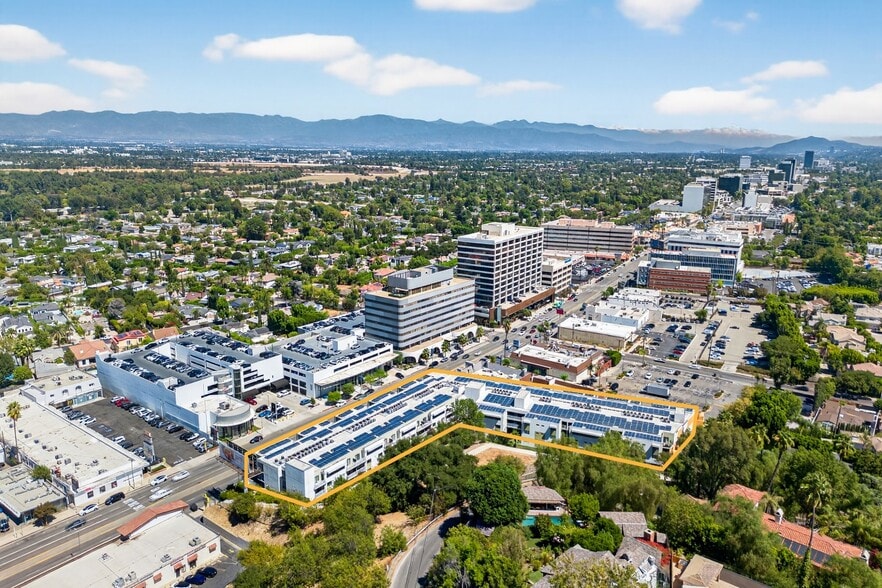 16710 Ventura Blvd, Encino, CA for lease - Building Photo - Image 3 of 6