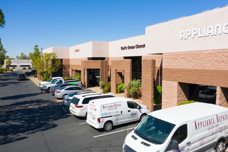 2400 W Southern Ave, Tempe, AZ à louer - Photo du bâtiment - Image 2 de 5