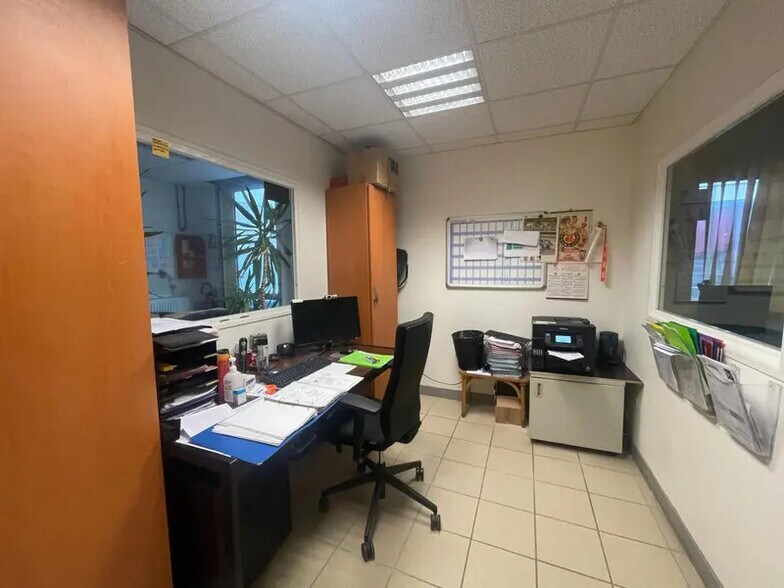 Flex in La Ville-du-Bois for lease - Building Photo - Image 3 of 17