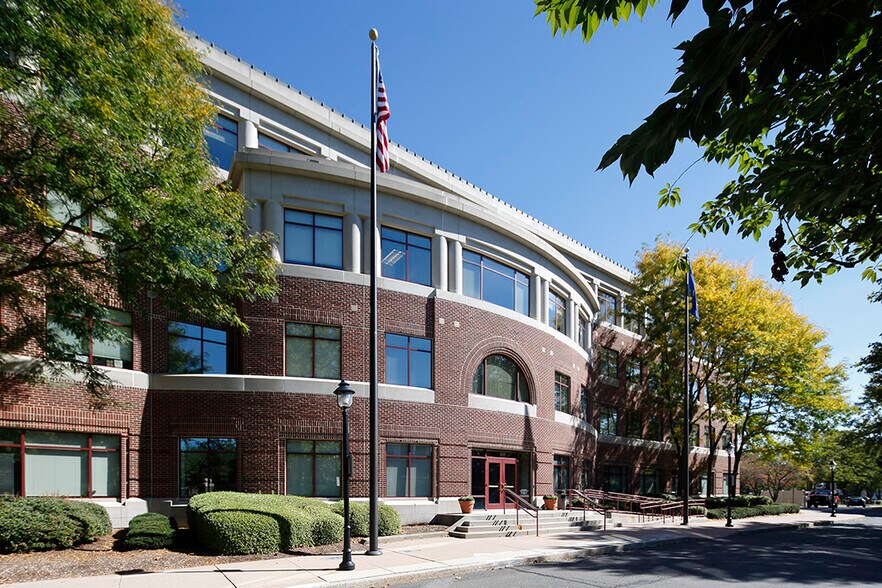 180 Glastonbury Blvd, Glastonbury, CT à louer - Photo du bâtiment - Image 2 de 5