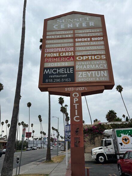 5125-5137 W Sunset Blvd, Los Angeles, CA à louer - Photo du bâtiment - Image 2 de 7