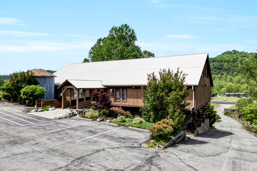 7264 E Lamar Alexander Pky, Townsend, TN for sale - Primary Photo - Image 2 of 15
