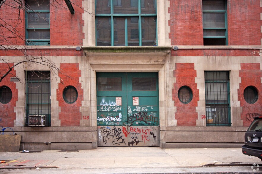 126-128 E 13th St, New York, NY à vendre - Photo du bâtiment - Image 3 de 4