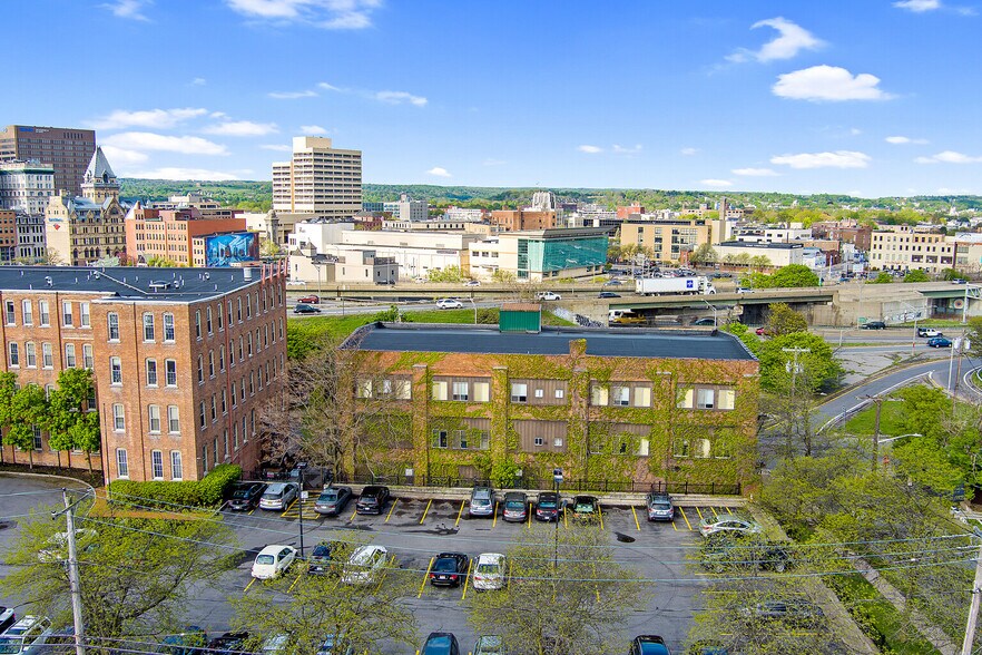 400 Pearl St, Syracuse, NY à vendre - Photo du bâtiment - Image 3 de 18