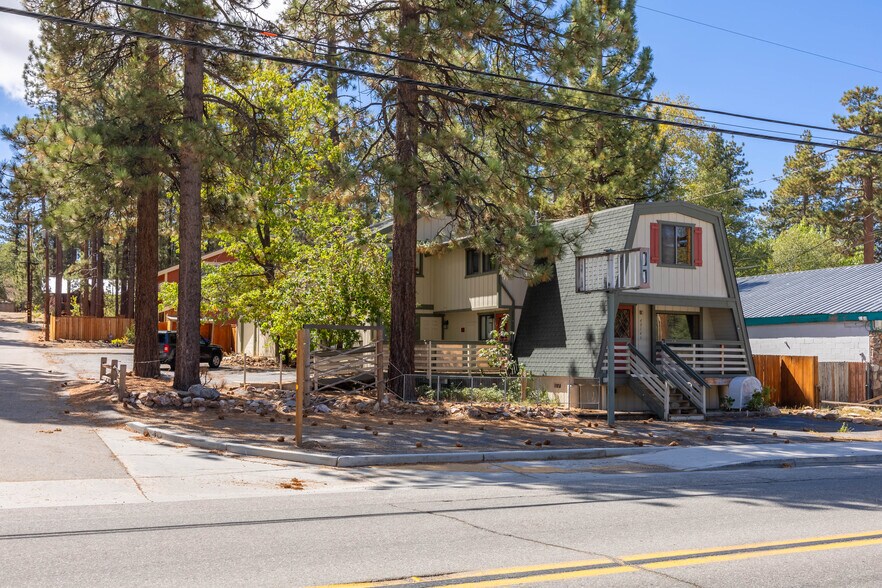 40143 Big Bear Blvd, Big Bear Lake, CA à vendre - Photo du bâtiment - Image 2 de 37