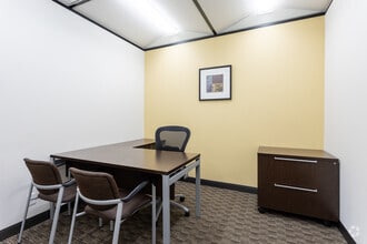 10180 101 St NW, Edmonton, AB à louer Photo intérieure- Image 1 de 1