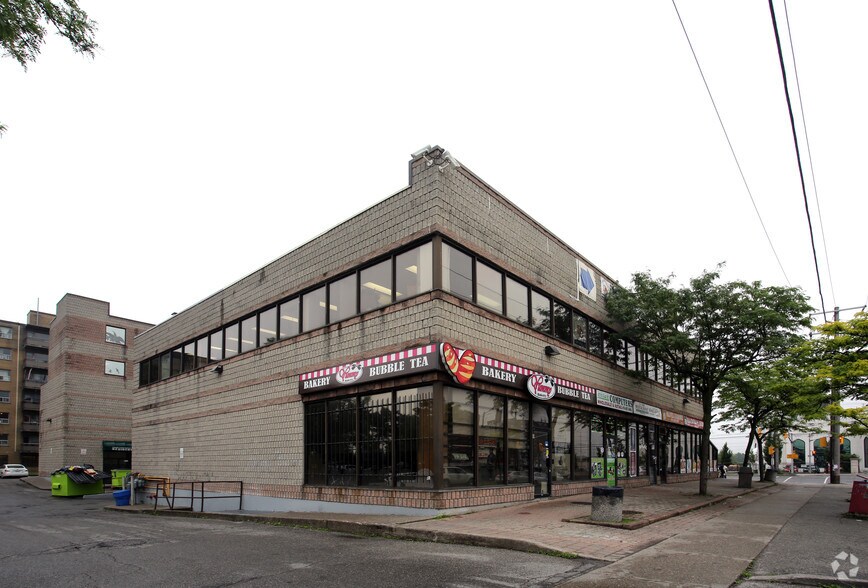 2680 Lawrence Ave E, Toronto, ON à vendre - Photo principale - Image 1 de 1