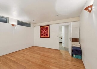 Plus de détails pour Commerce de détail à vendre