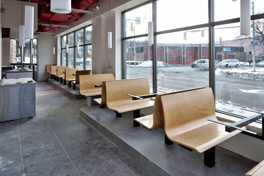 330-350 Monroe Ave, Rochester, NY à louer - Photo intérieure - Image 2 de 8