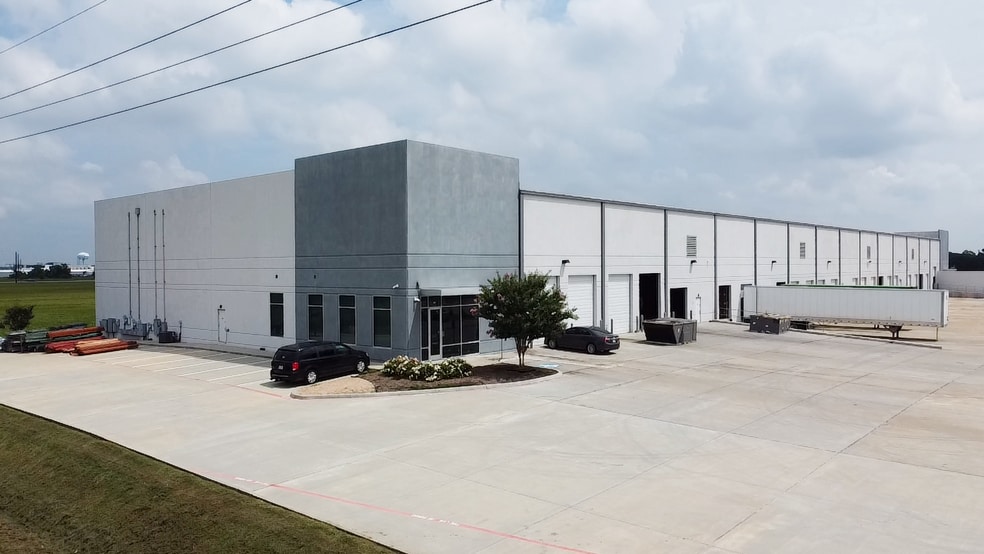 5002 Business Park Dr, Rosenberg, TX for lease - Building Photo - Image 2 of 9