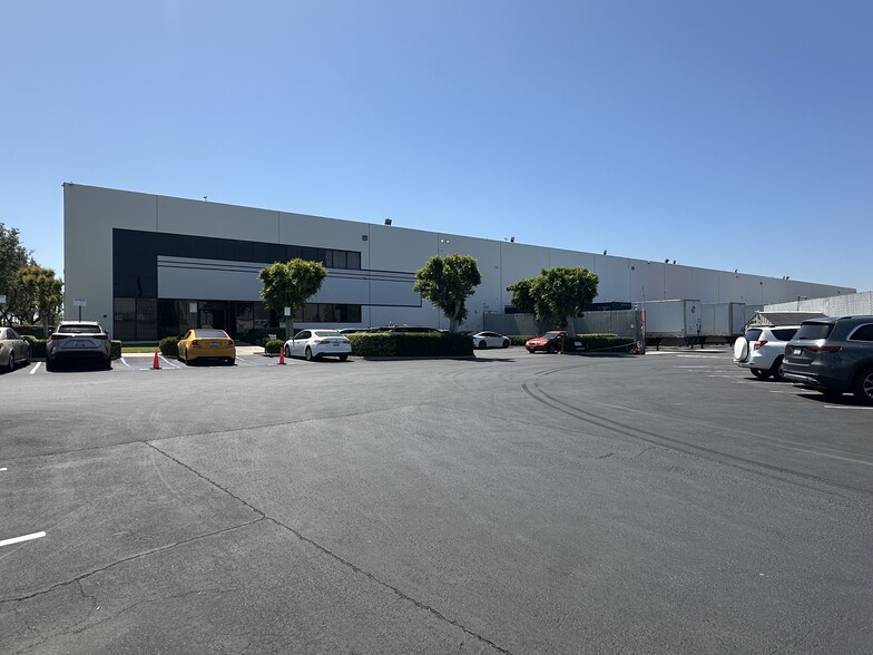 11500 Los Nietos Rd, Santa Fe Springs, CA for lease - Primary Photo - Image 1 of 6