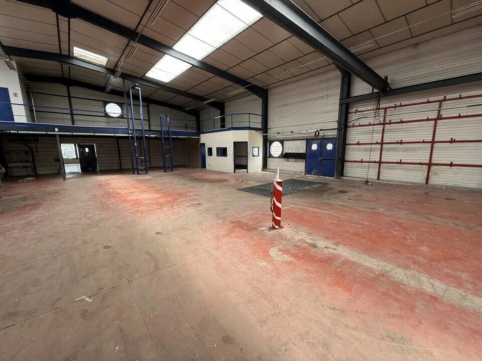 Industrial in Valence for lease Building Photo- Image 1 of 10