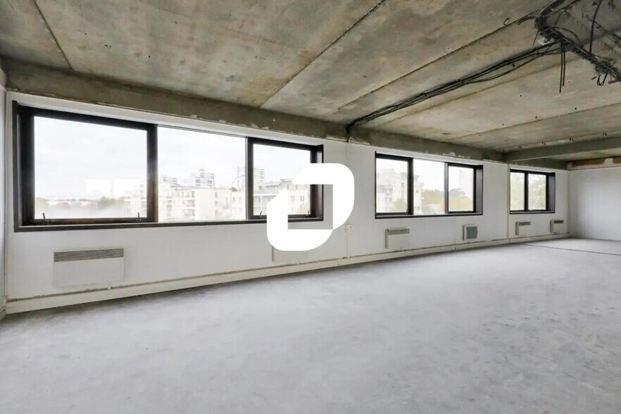 Bureau dans Bonneuil-sur-Marne à louer - Photo du bâtiment - Image 2 de 4