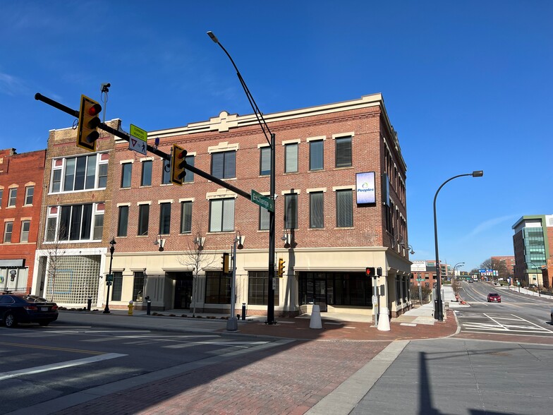 348-354 S Main St, Akron, OH à louer - Photo principale - Image 1 de 12