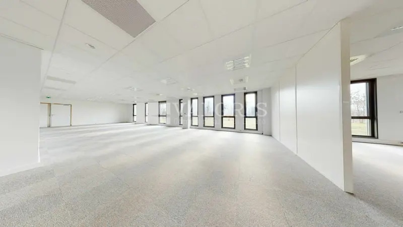 1 Rue Buster Keaton, Saint-Priest for sale - Interior Photo - Image 3 of 5