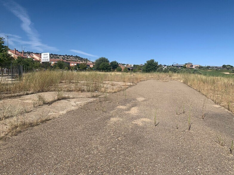 Avenida Valdezarce, 2, Arroyo de la Encomienda, Valladolid à vendre - Photo du bâtiment - Image 2 de 14