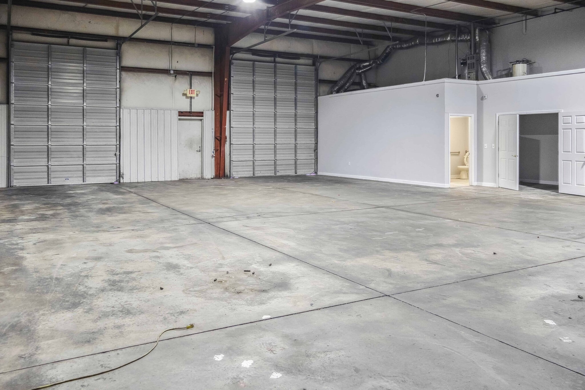 1046 Parkway Ct, Buford, GA for lease Interior Photo- Image 1 of 3