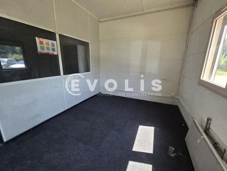 Flex in Massy for lease - Interior Photo - Image 3 of 9