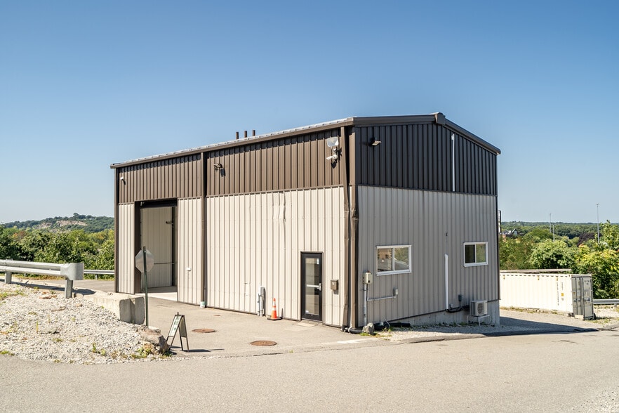 7 Adam Rd, Stoneham, MA à louer - Photo du bâtiment - Image 2 de 8