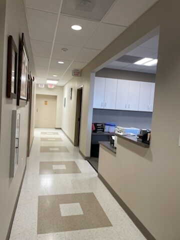 208 Flax Dr, Highland, IL à vendre - Photo intérieure - Image 3 de 7