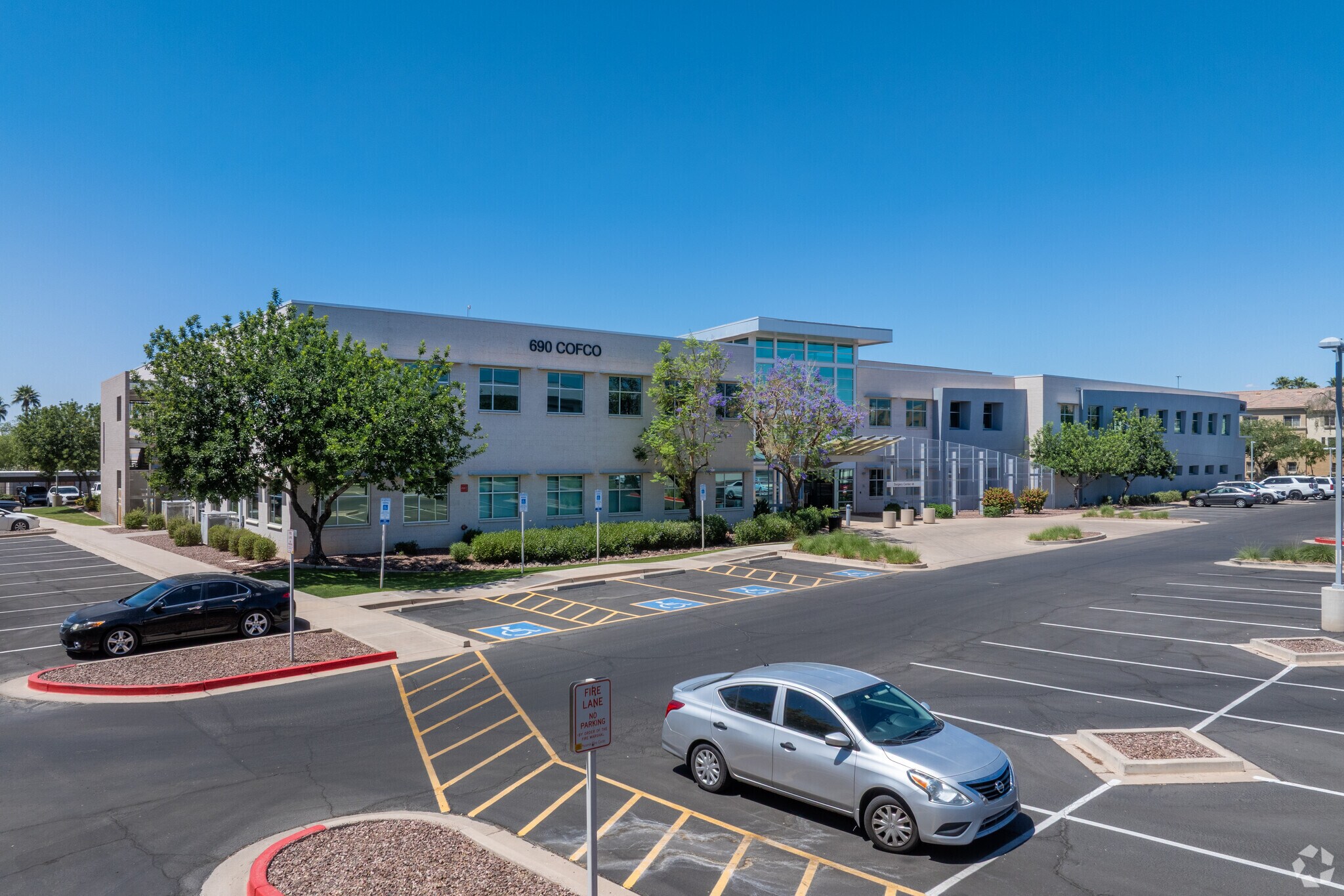 690 N Cofco Center Ct, Phoenix, AZ à louer Photo principale- Image 1 de 13