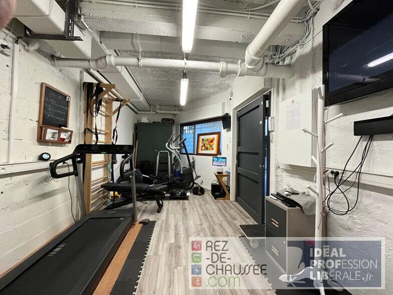 Office in Courbevoie for sale - Building Photo - Image 3 of 6