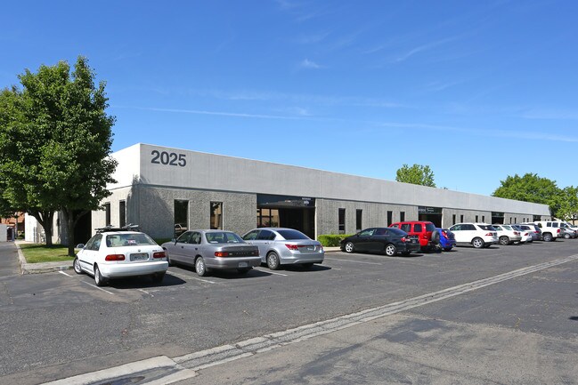 More details for 2025 N Gateway Blvd, Fresno, CA - Flex for Lease