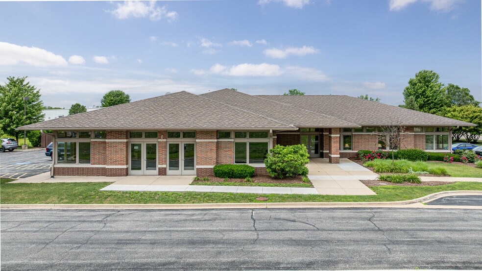 306 E Countryside Pky, Yorkville, IL à louer - Photo du bâtiment - Image 1 de 9