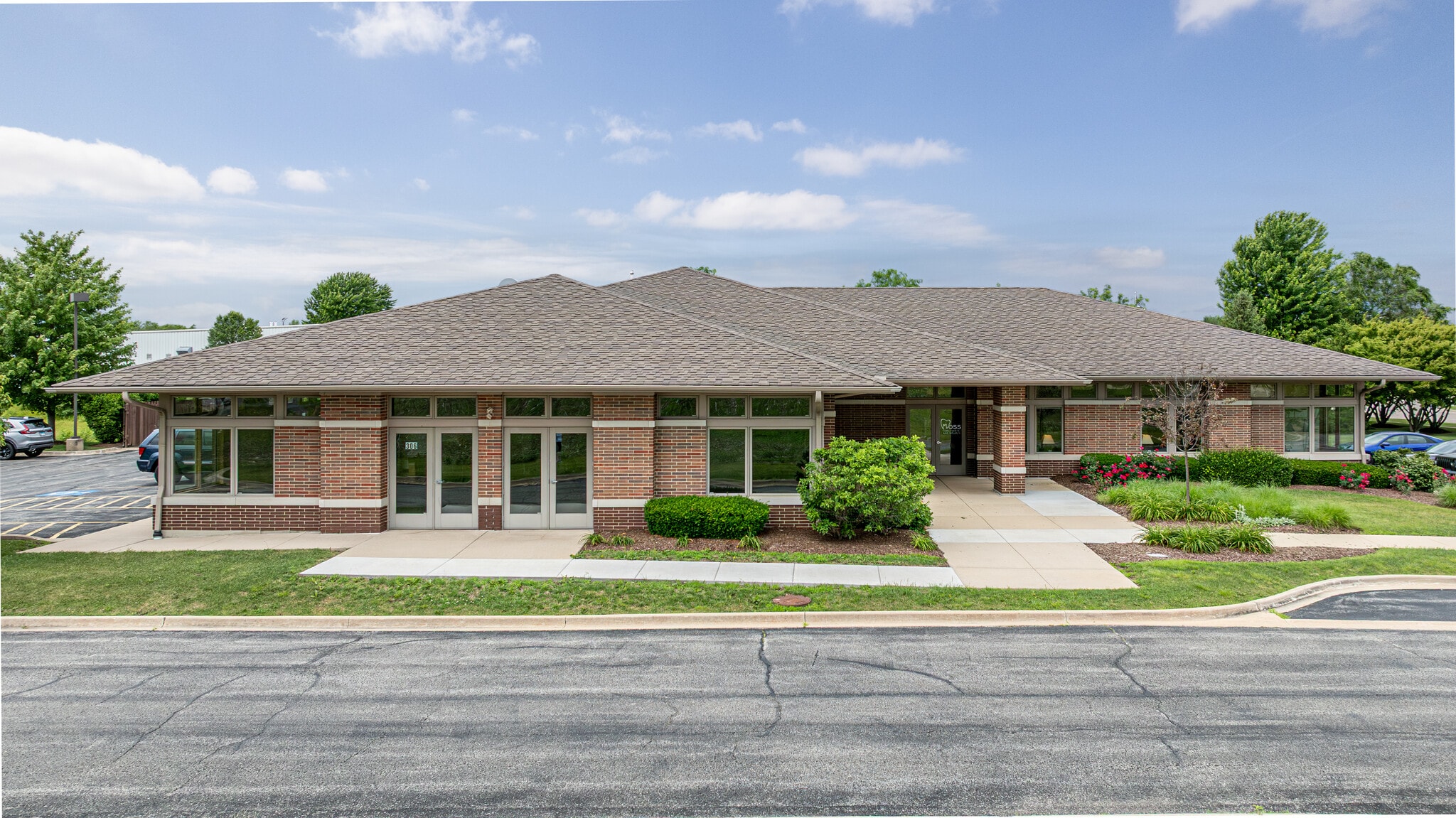 306 E Countryside Pky, Yorkville, IL for lease Building Photo- Image 1 of 10