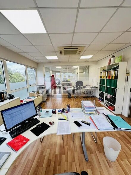 Industrial in Villejuif for lease - Building Photo - Image 3 of 5