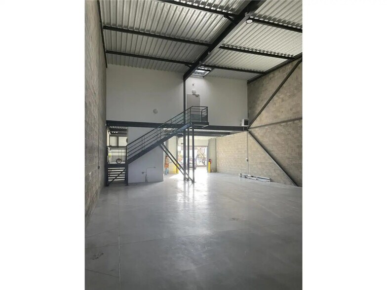 Flex dans Marcoussis à louer - Photo du bâtiment - Image 3 de 12