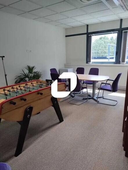 Bureau dans Saclay à louer - Photo du bâtiment - Image 2 de 10