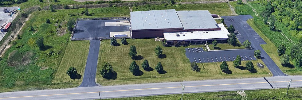 2236 Liberty Dr, Niagara Falls, NY for sale - Primary Photo - Image 1 of 2