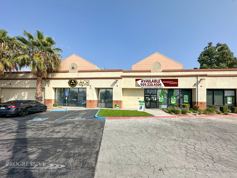 2068 W Redlands Blvd, Redlands, CA à louer - Photo du bâtiment - Image 2 de 4