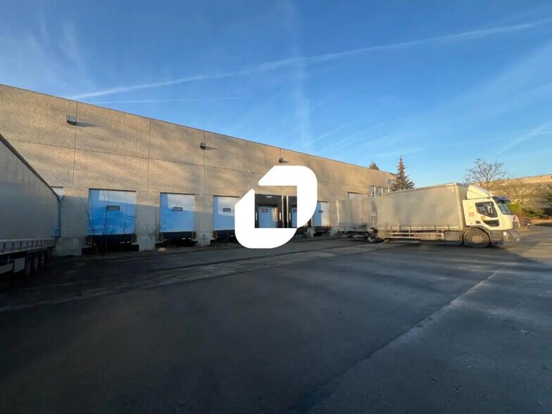 Bureau dans Roncq à louer - Photo du bâtiment - Image 3 de 17