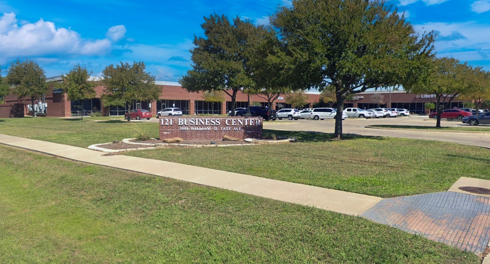 3801 William D Tate Ave, Grapevine, TX à louer - Photo du bâtiment - Image 2 de 8