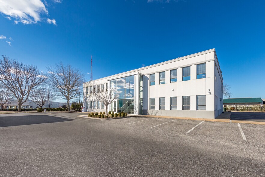 425 County Road 39A, Southampton, NY à louer - Photo du bâtiment - Image 3 de 5