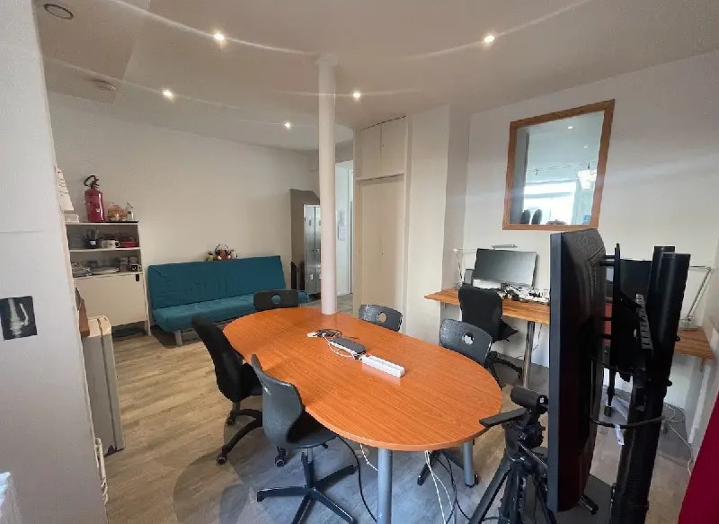 Retail in Paris for lease - Interior Photo - Image 2 of 9